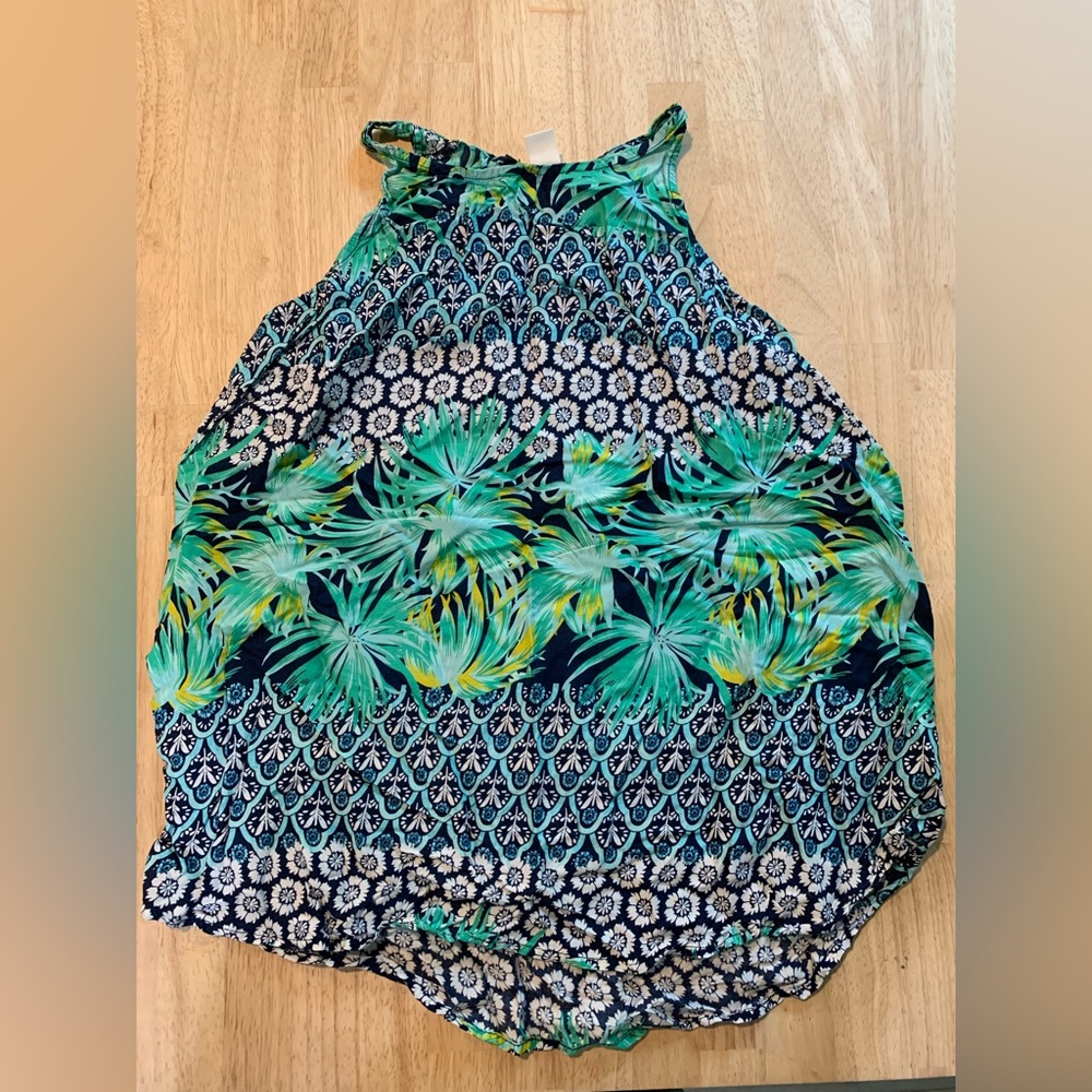 sleeveless pattern shirt